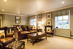 Flat-screen TV - The Farmhouse (Forres)