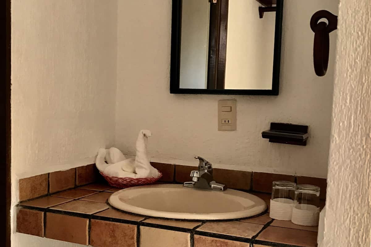 Bathroom sink