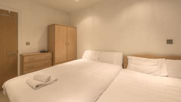 Apartamento Deluxe, 2 habitaciones | 1 dormitorio, tabla de planchar con plancha, cunas gratuitas