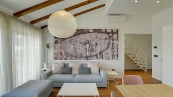 Family Suite, 2 Bedrooms, Balcony, Courtyard View | Living room | LED TV