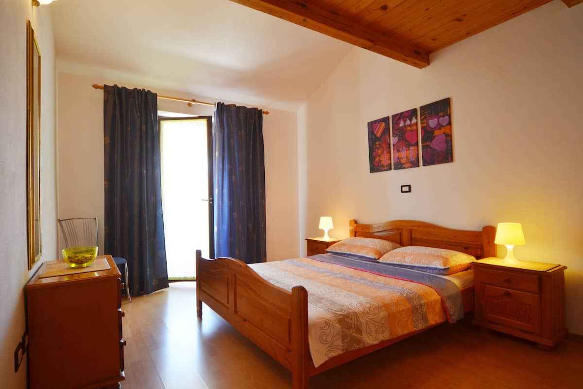 Family Apartment, 2 Bedrooms, Kitchen, Garden View