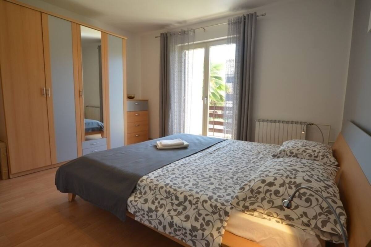 Premium Apartment, 2 Bedrooms, Kitchen, Garden View