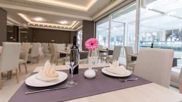 Breakfast, lunch, dinner served; Mediterranean cuisine