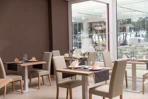Free daily buffet breakfast  - Hotel Crikvenica (Crikvenica)