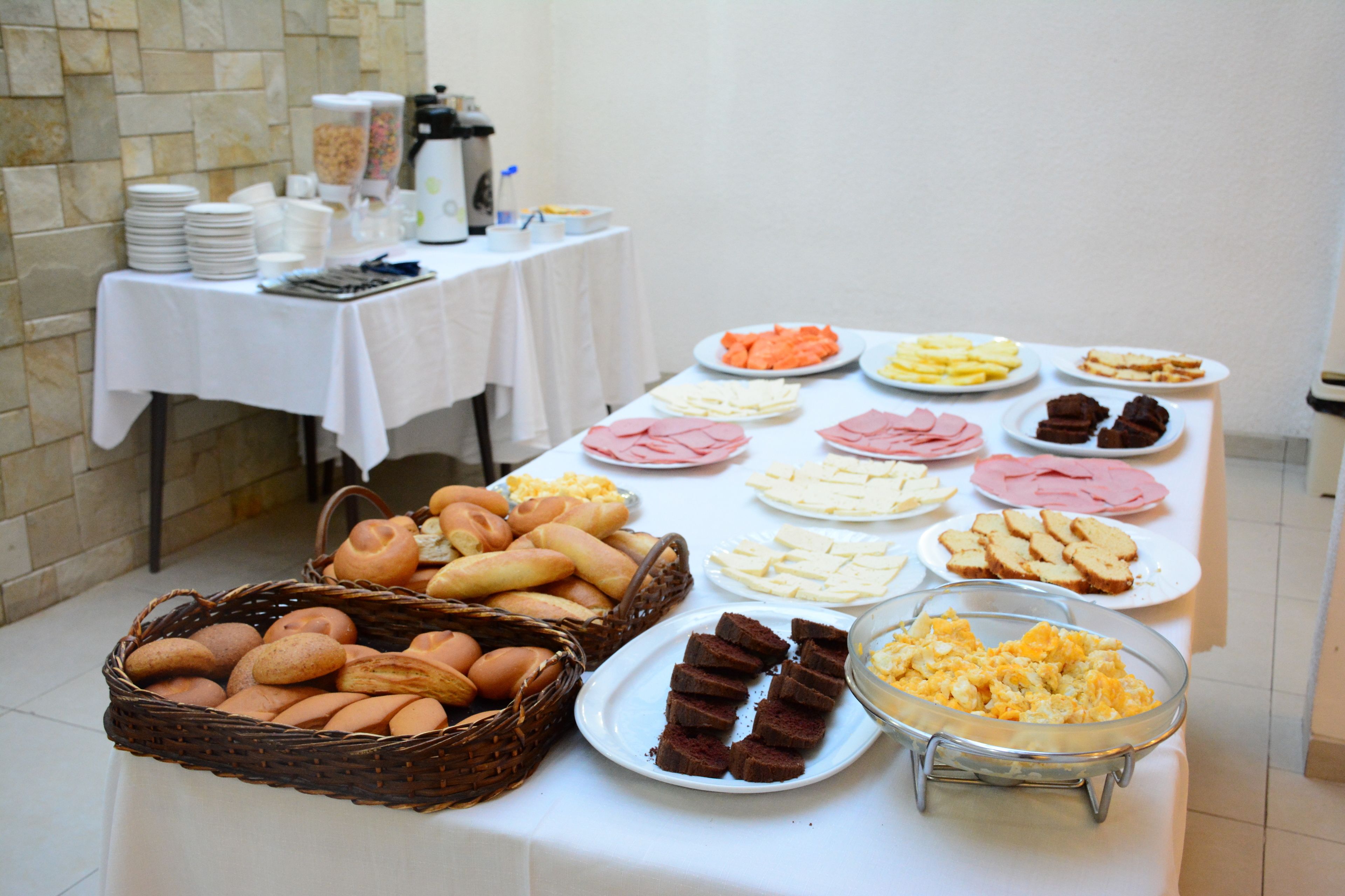 Free continental breakfast on weekdays