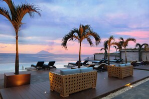 Outdoor pool - Four Points by Sheraton Manado (Manado)