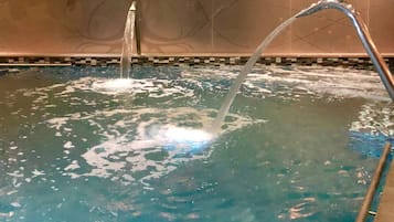 Couples treatment room(s), sauna, hot tub, steam room
