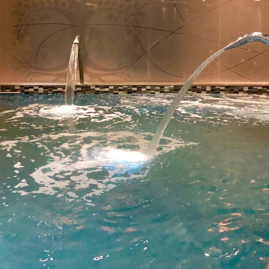 Couples treatment rooms, sauna, hot tub, steam room, Turkish bath