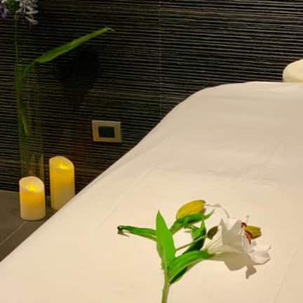 Couples treatment rooms, sauna, hot tub, steam room, Turkish bath