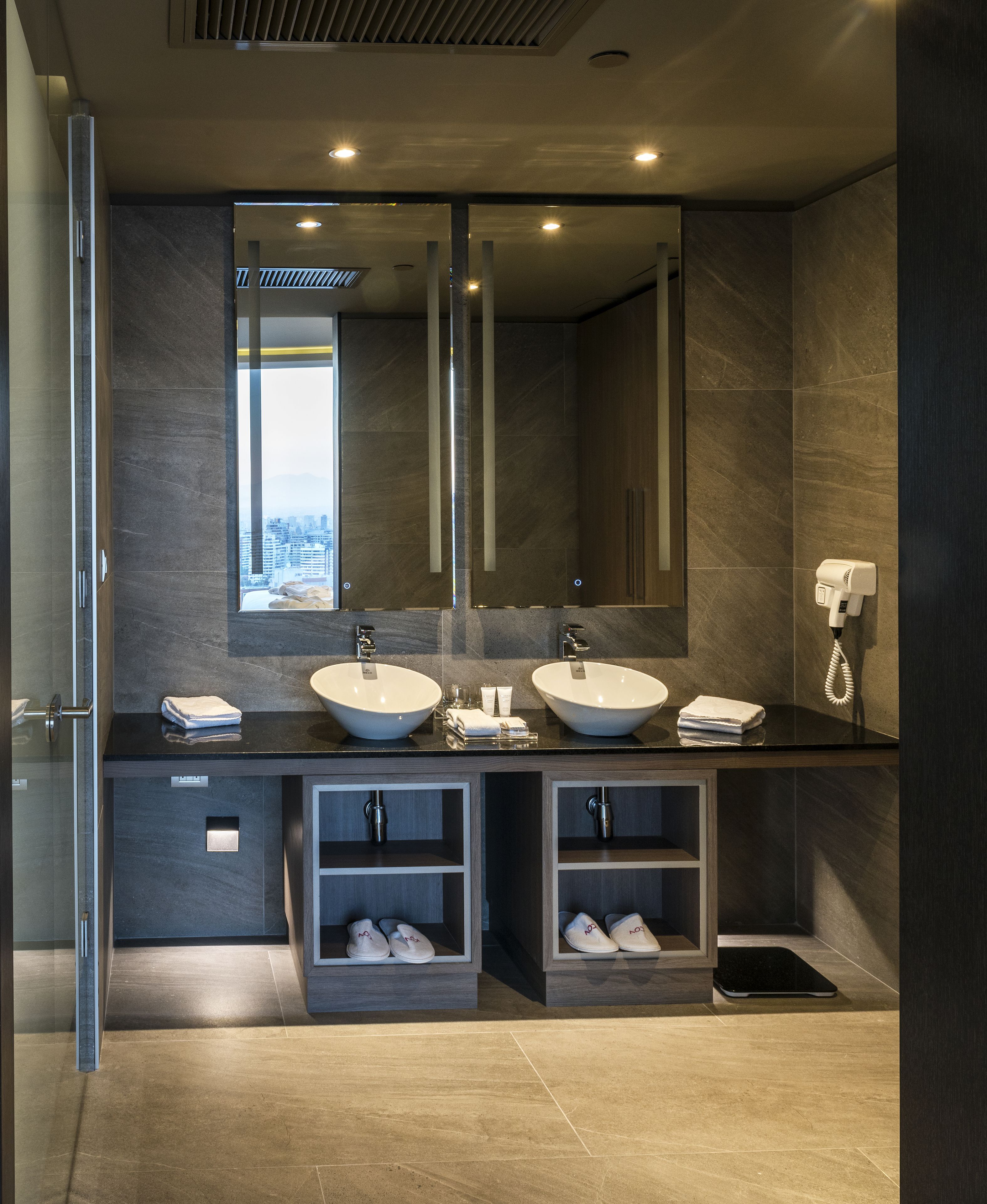 shower, rainfall showerhead, free toiletries, hair dryer