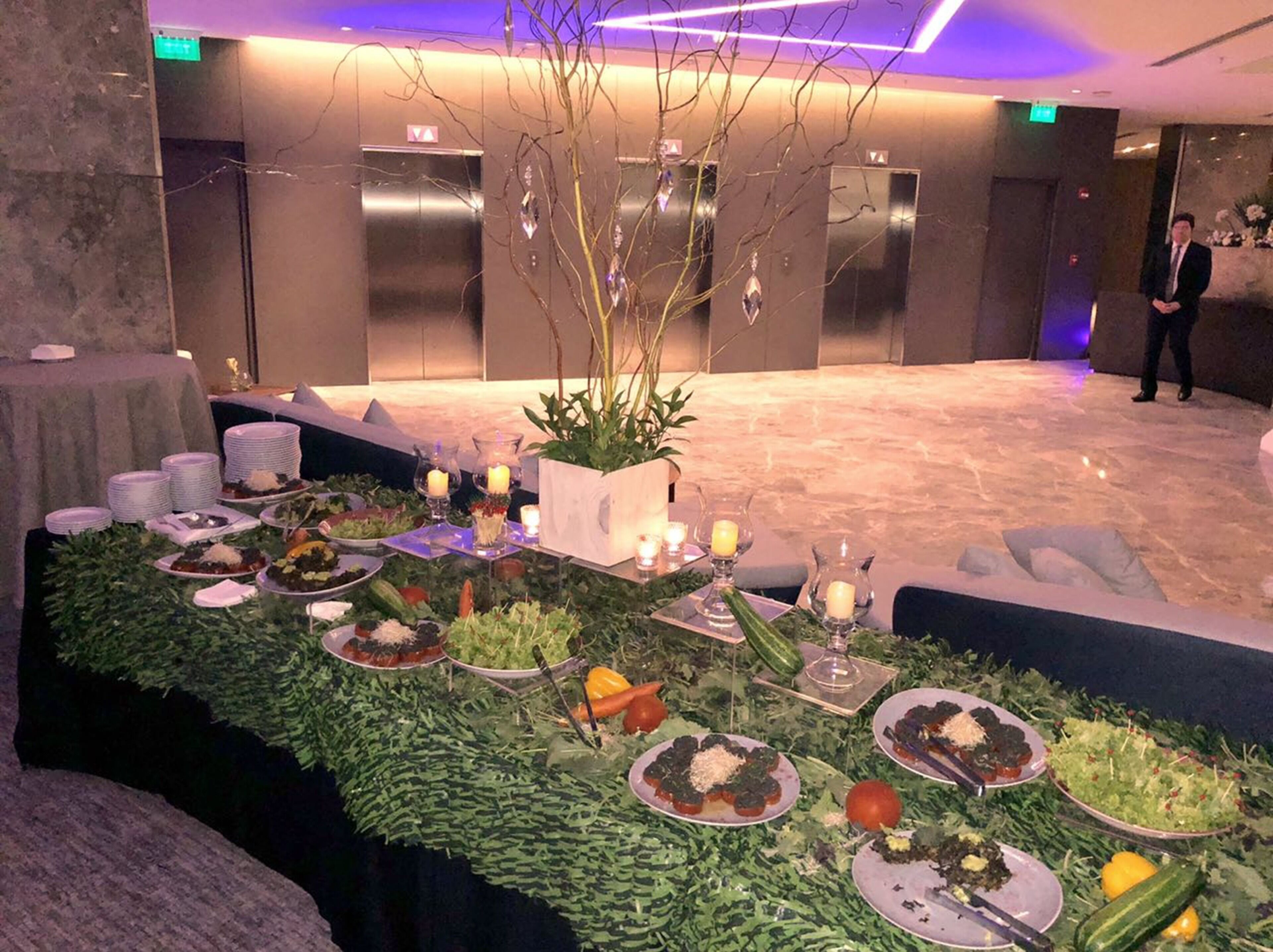 serves lunch, dinner and happy hour