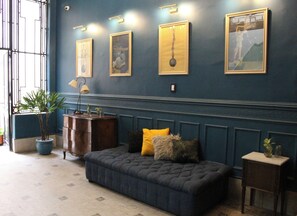 Living area - Voyage Recoleta Hostel (Buenos Aires)