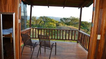 Room, Shared Bathroom (Vista del Mar (Ocean View)) | Desk, free WiFi