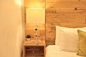 Deluxe Suite, 2 Bedrooms, Kitchen | 2 bedrooms, premium bedding, iron/ironing board, free WiFi