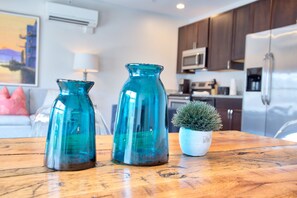 City Suite, 2 Bedrooms, Kitchen, City View | Living area | Flat-screen TV