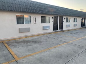 Exterior - Empire Inn Motel (Los Angeles)