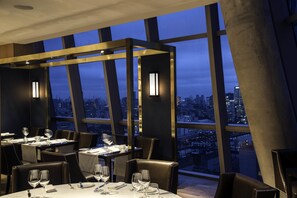 3 restaurants; breakfast and lunch served - Alvear Icon Hotel (Buenos Aires)