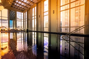 Indoor pool, seasonal outdoor pool, free cabanas, pool umbrellas - Alvear Icon Hotel (Buenos Aires)