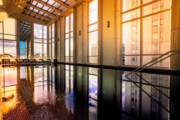 Indoor pool, seasonal outdoor pool, free cabanas, pool umbrellas - Alvear Icon Hotel (Buenos Aires)