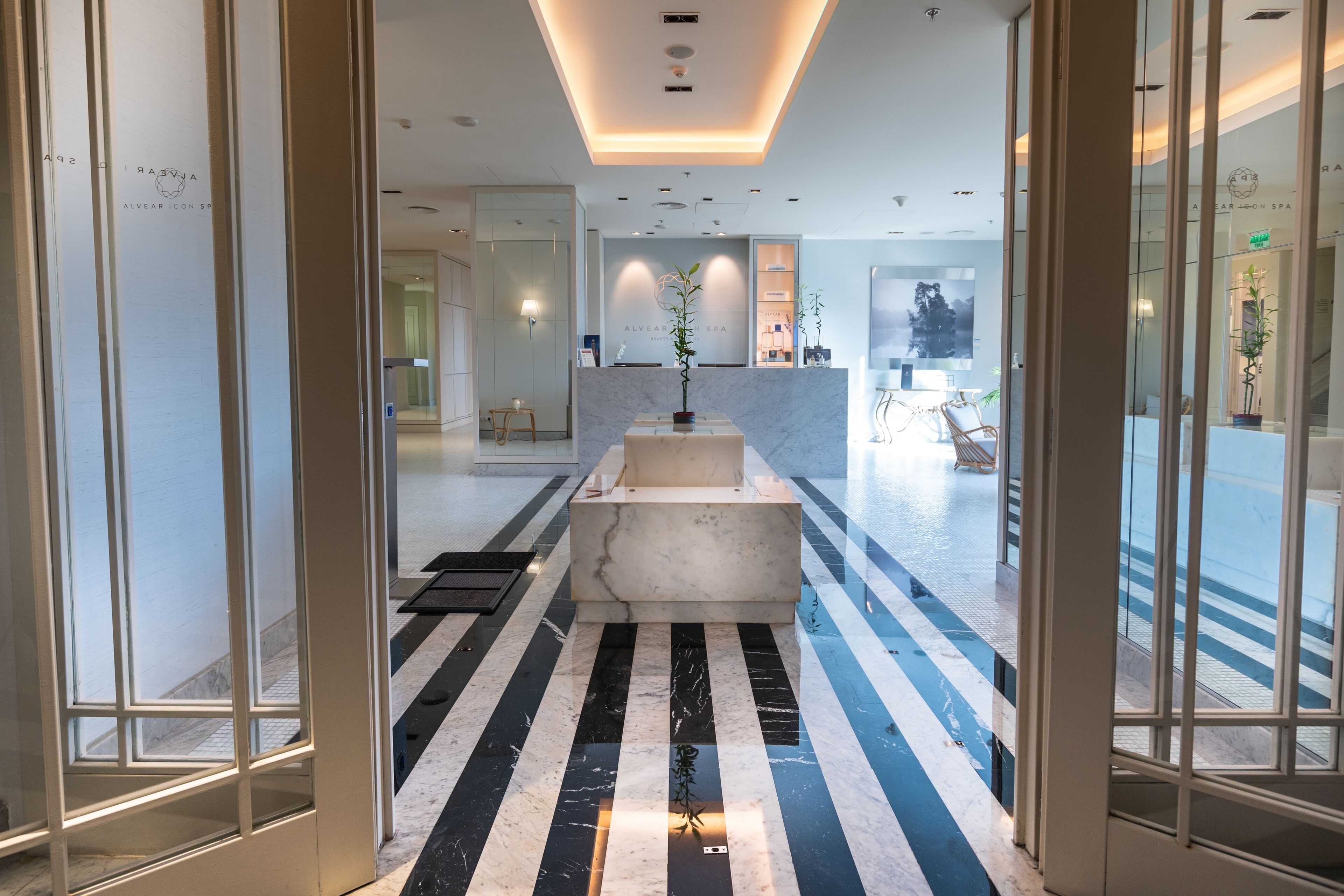 couples treatment room(s), sauna, hot tub, steam room, body treatments