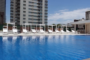 Piscine couverte, piscine extérieure (ouverte en saison)