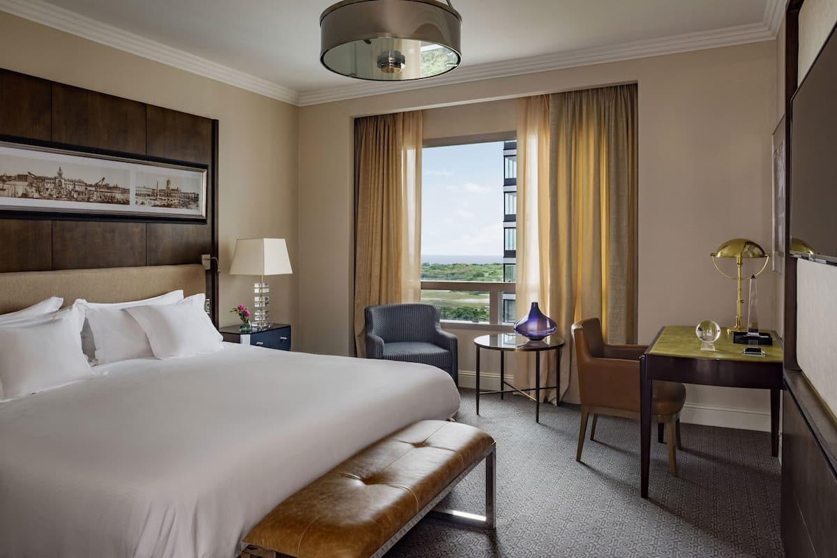 Egyptian cotton sheets, premium bedding, down duvets, pillow-top beds