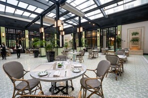 3 ravintolaa, joissa tarjoillaan aamiainen; kansainvälinen keittiö