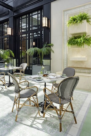 3 restaurants, breakfast, lunch served; international cuisine - Alvear Icon Hotel (Buenos Aires)