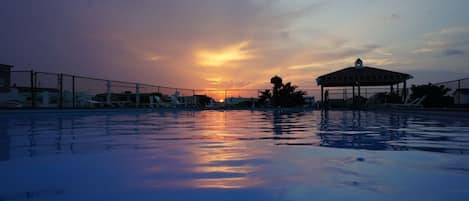 Seasonal outdoor pool