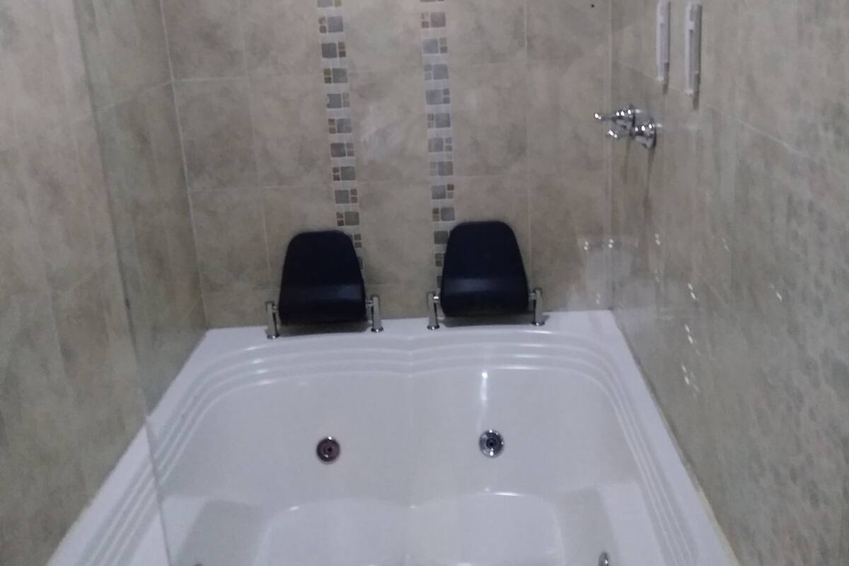 Deluxe Double Room, Jetted Tub | Jetted bathtub