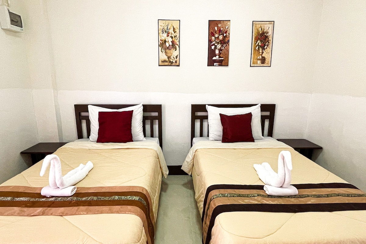 Standard Twin Room | 办公桌、免费 WiFi