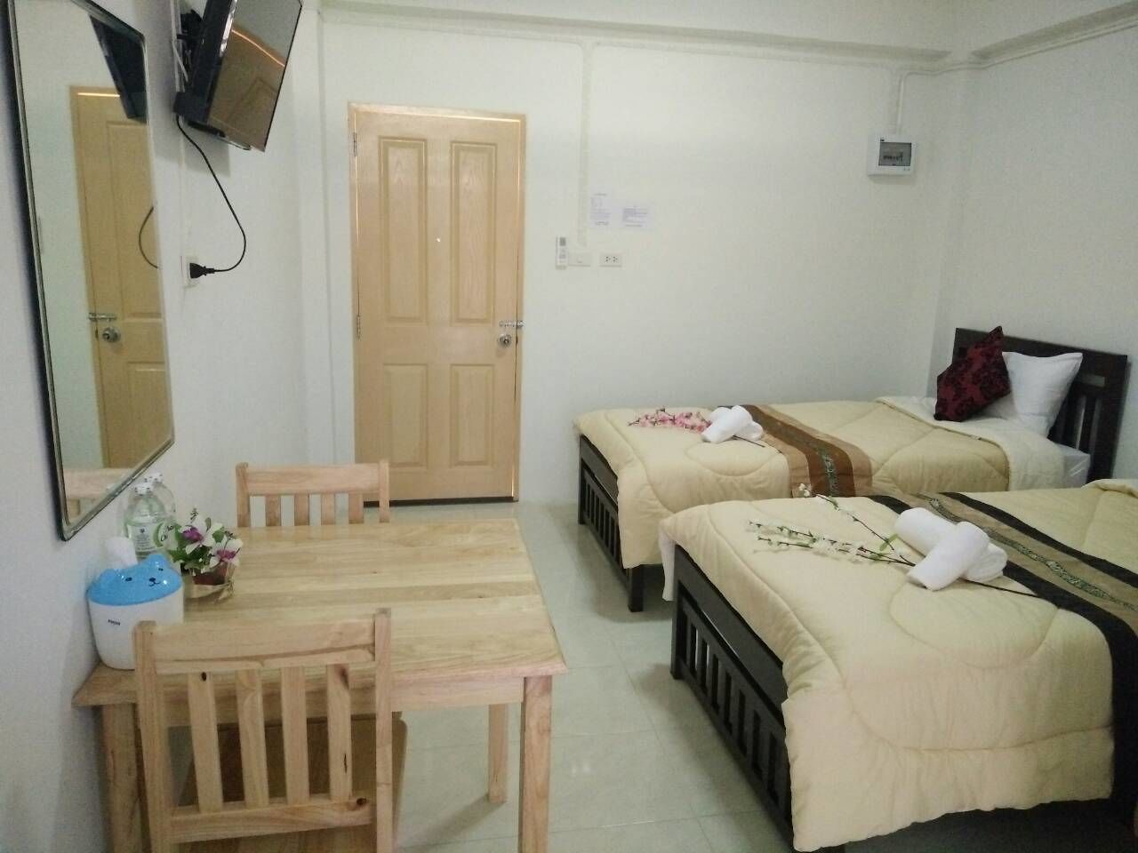 Standard Twin Room | Desk, free WiFi