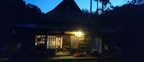 Fasade – kveld/natt