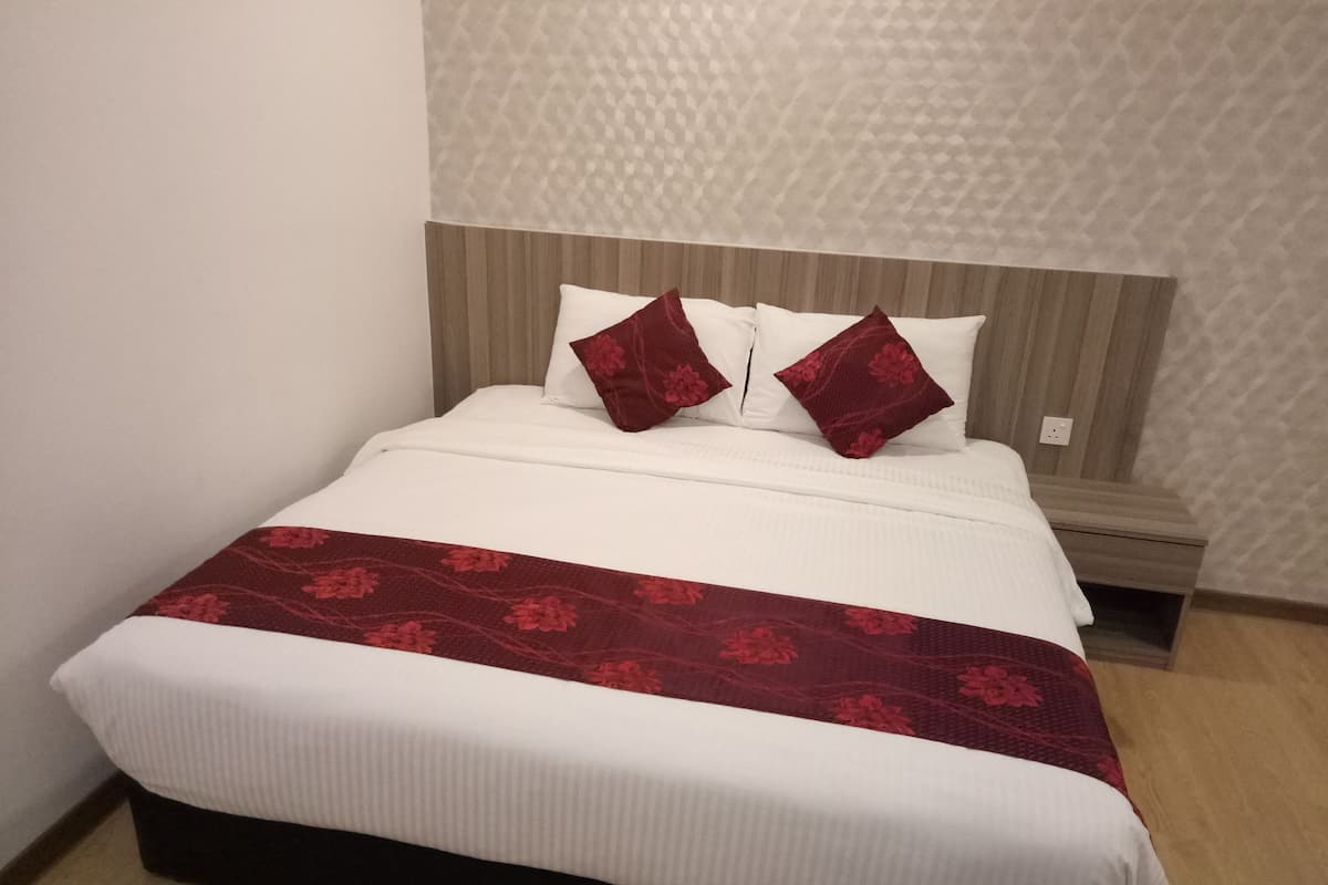 Chambre Double Deluxe, 1 très grand lit | Bureau, chambres insonorisées, fer et planche à repasser, Wi-Fi gratuit