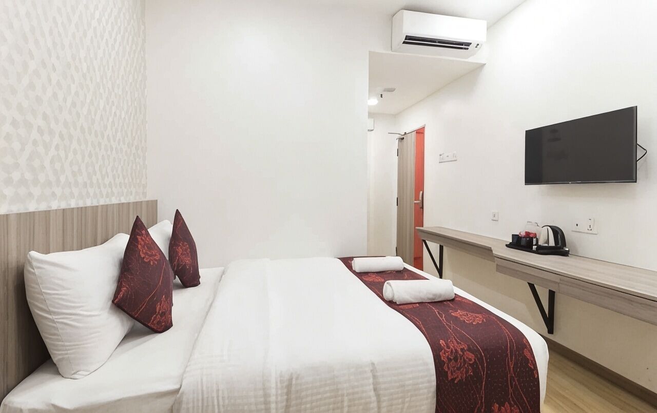 Desk, soundproofing, iron/ironing board, free WiFi