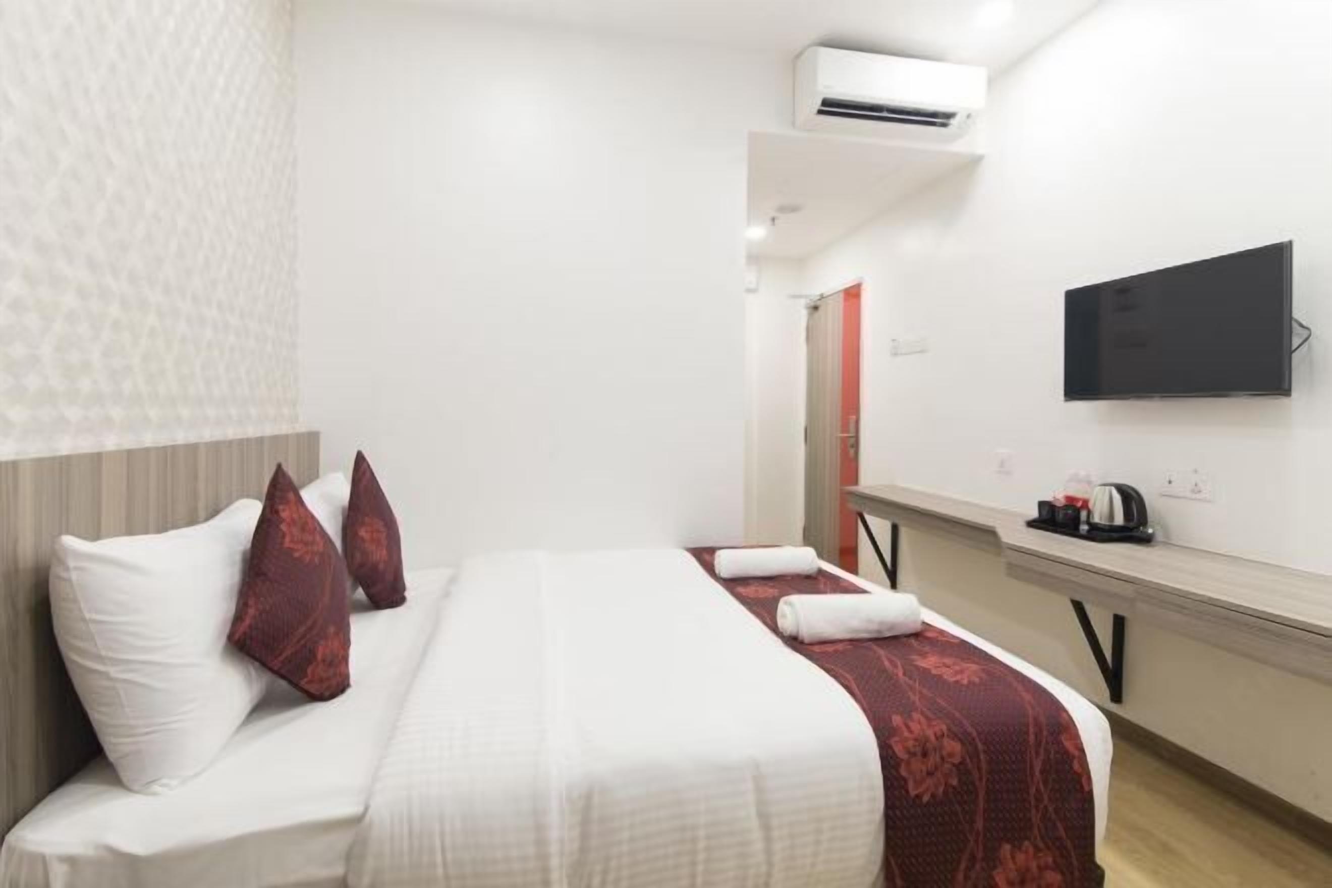 Bureau, chambres insonorisées, fer et planche à repasser, Wi-Fi gratuit