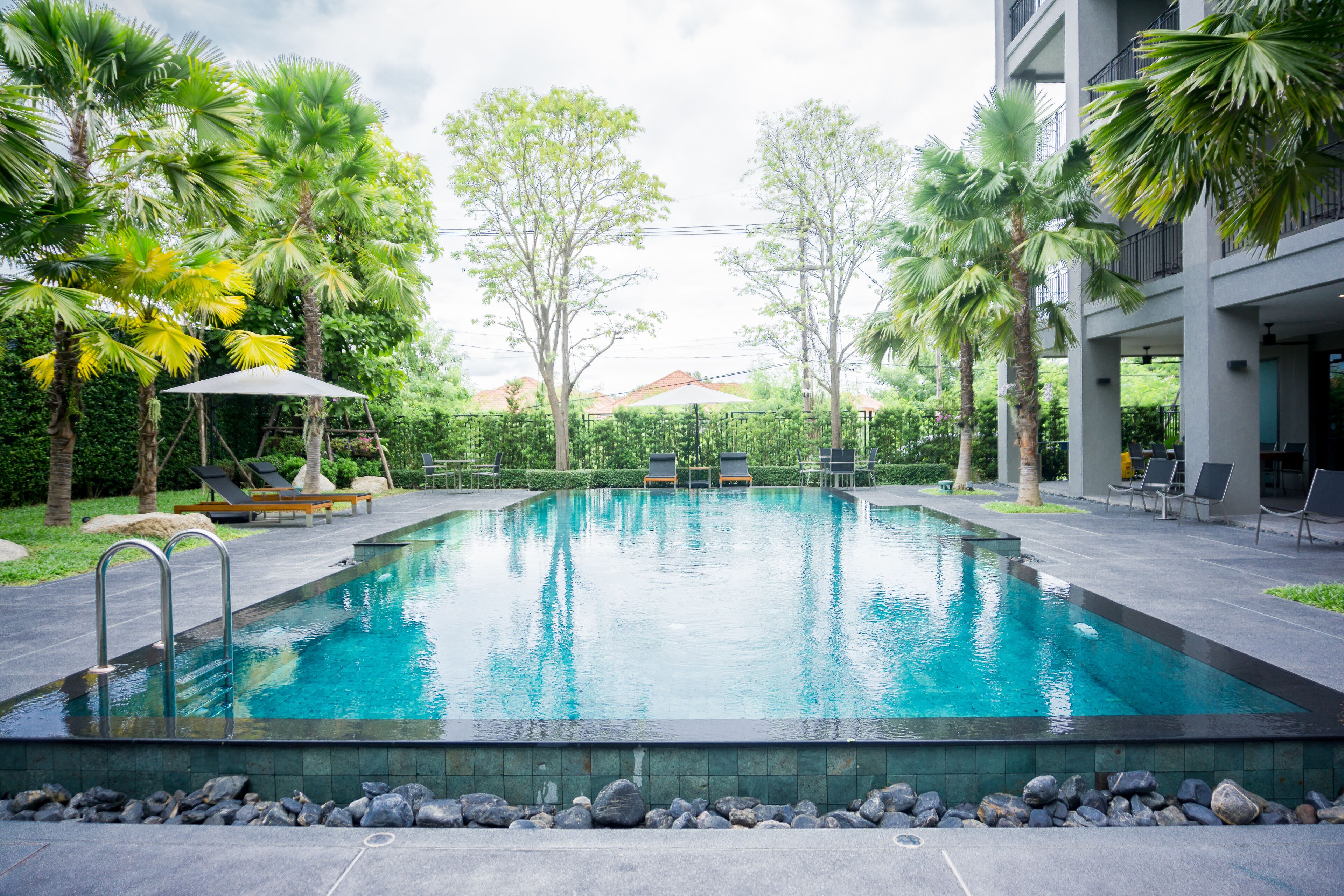 حمّام سباحة خارجي