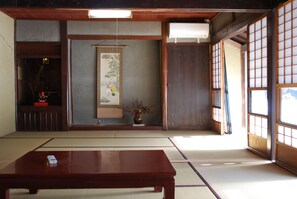 책상, 간이 침대, 무료 WiFi, 침대 시트