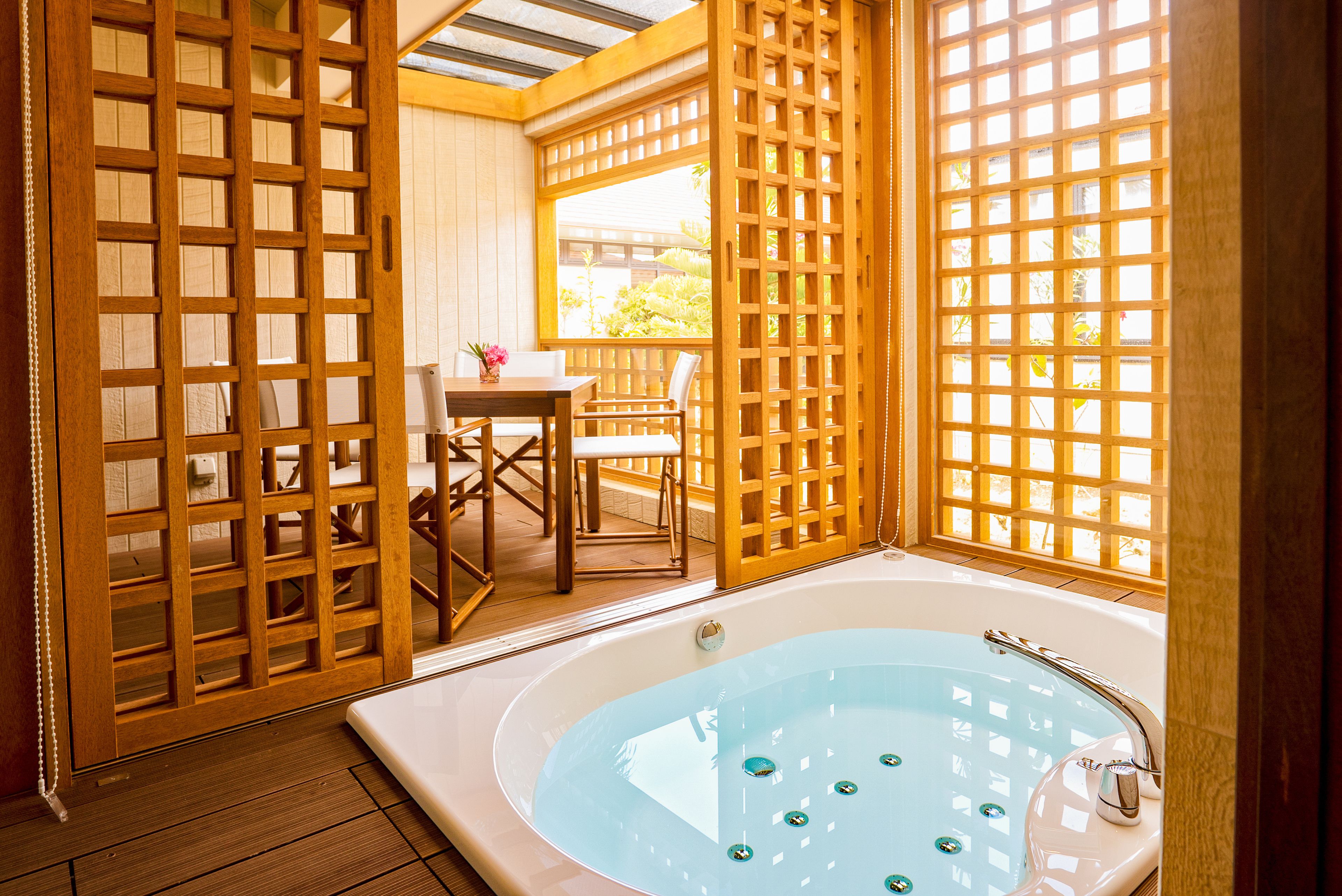 jacuzzi villa (non smoking) | bathroom | separate bathtub and shower, jetted bath, free toiletries, hair dryer
