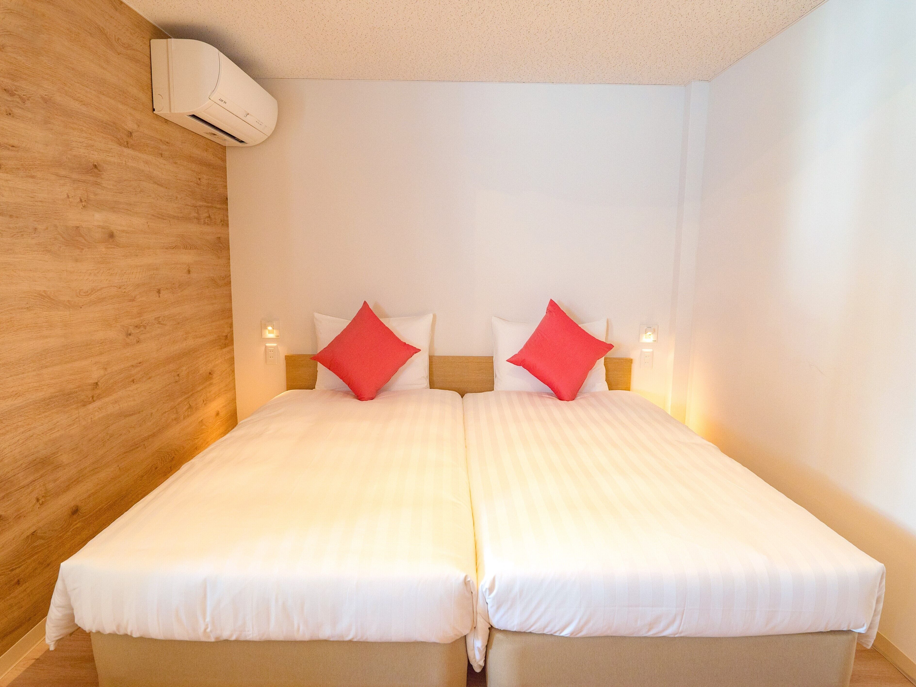 jacuzzi villa (non smoking) | 2 bedrooms, in-room safe, blackout curtains, iron/ironing board