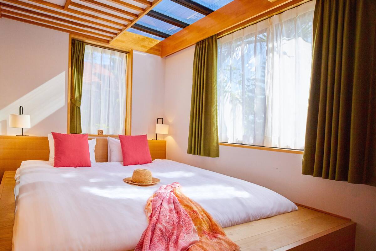 jacuzzi villa (non smoking) | 2 bedrooms, in-room safe, blackout curtains, iron/ironing board