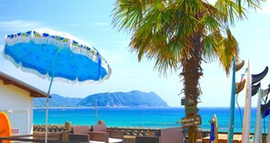 ビーチ、ビーチパラソル、ビーチタオル