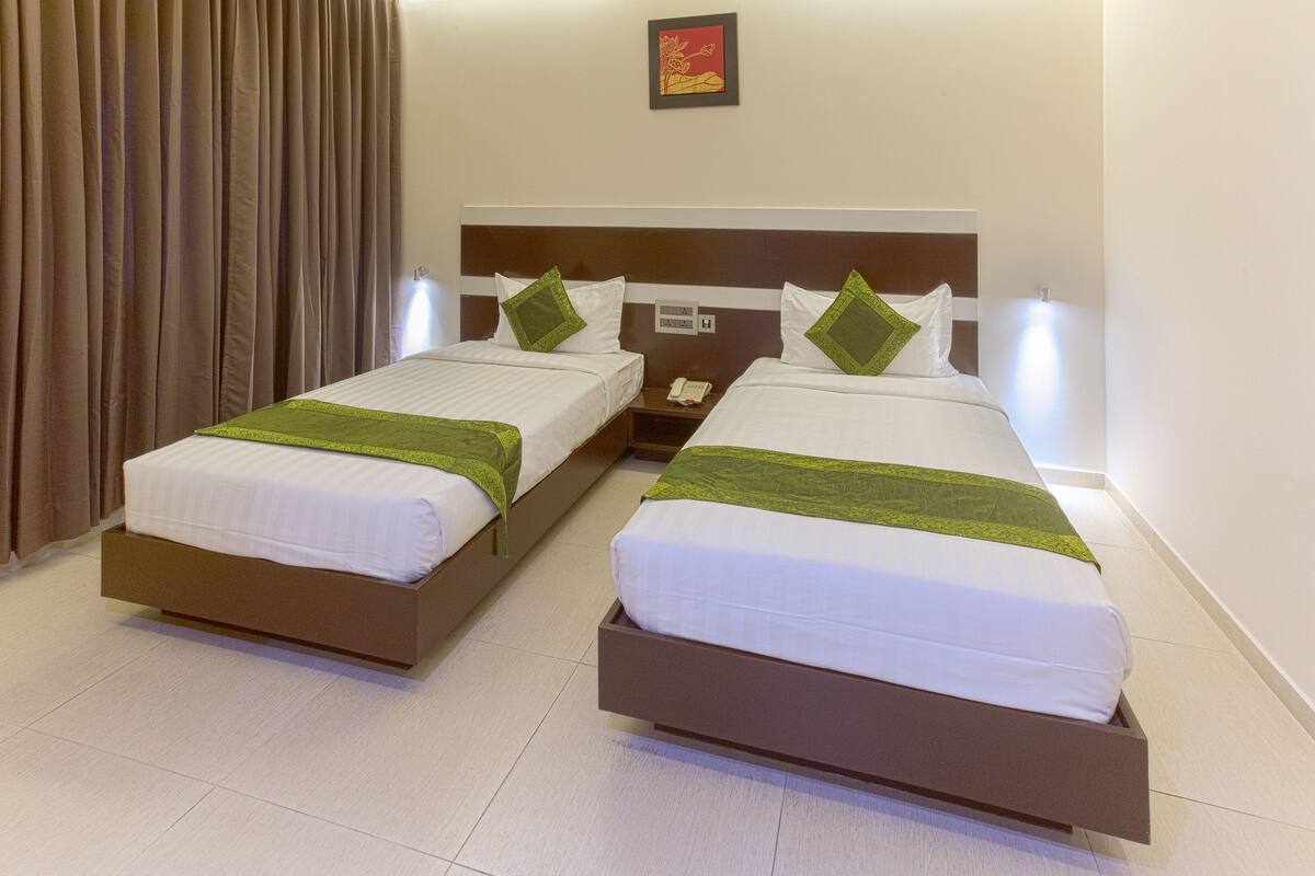 Deluxe Room | Desk, free WiFi