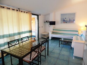 Apartment, 2 Schlafzimmer | Wohnzimmer