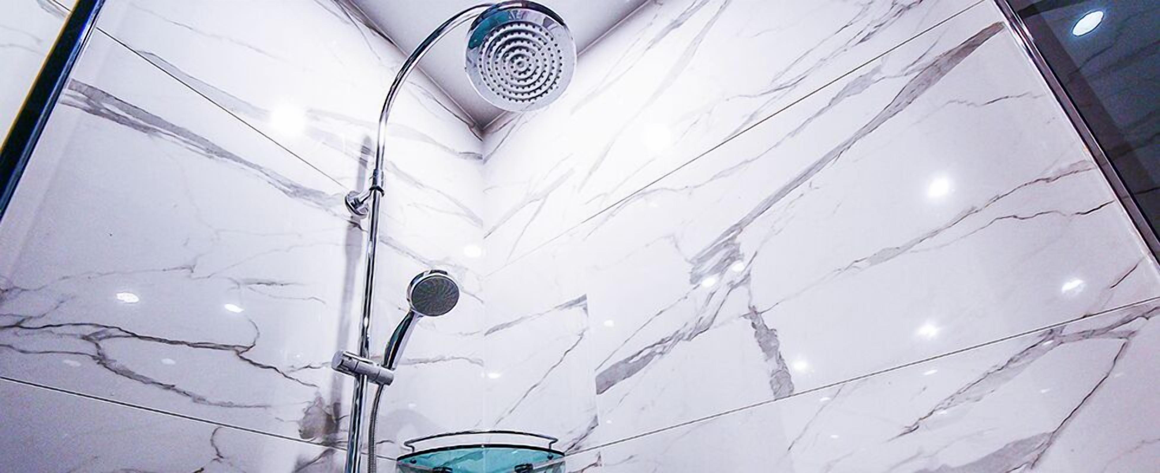 deluxe room | bathroom shower