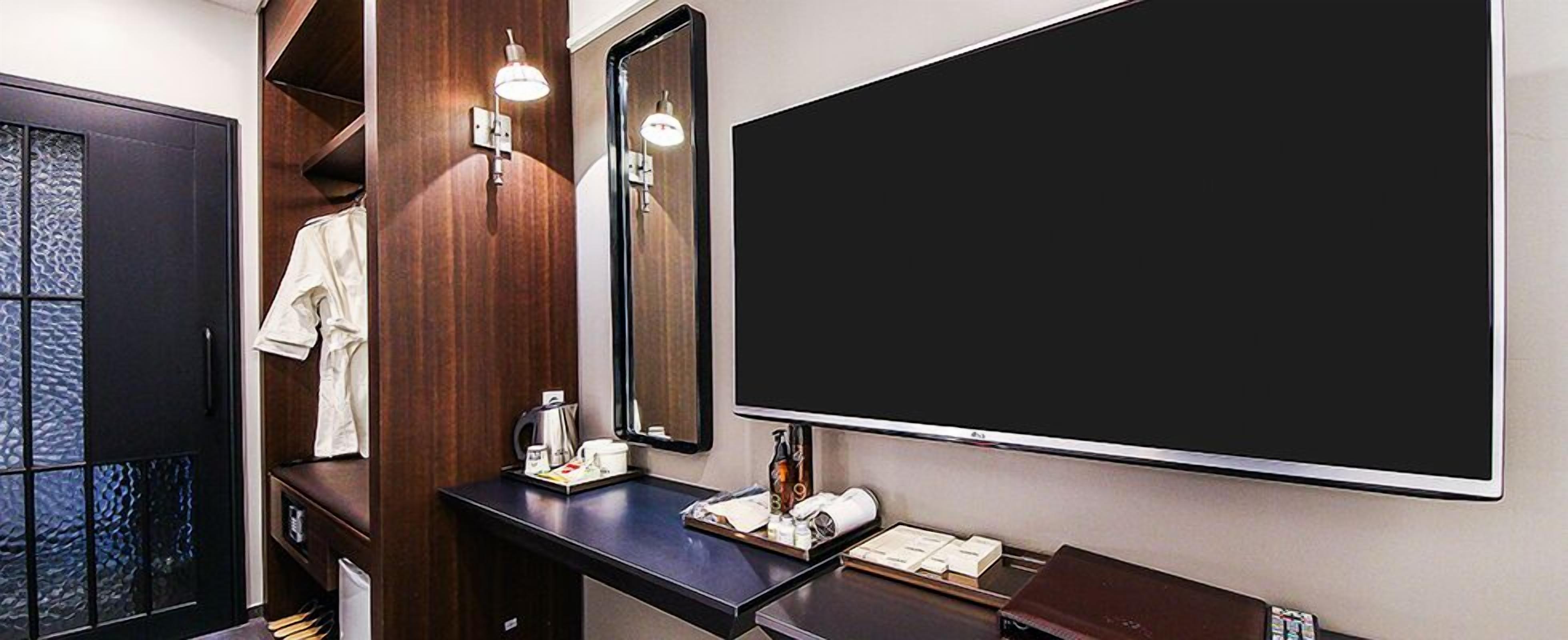 standard twin room (for 3 people mixed gender stay, family only allowed) | room amenity