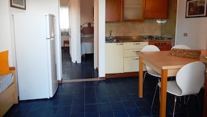 Apartment, 2 Bedrooms (Mediterranea 1) | In-room dining