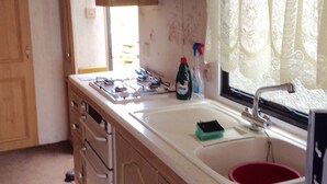 Mobile Home, 2 Bedrooms | Private kitchen - Ayres Rock Hostel & Campsite (Sanday)