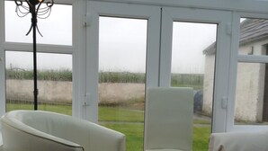 Living room - Ayres Rock Hostel & Campsite (Sanday)