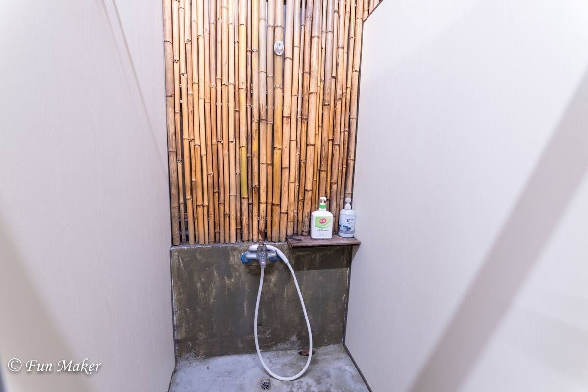 Gemeinsamer Schlafsaal, Nur Frauen (For 6) | Badezimmer